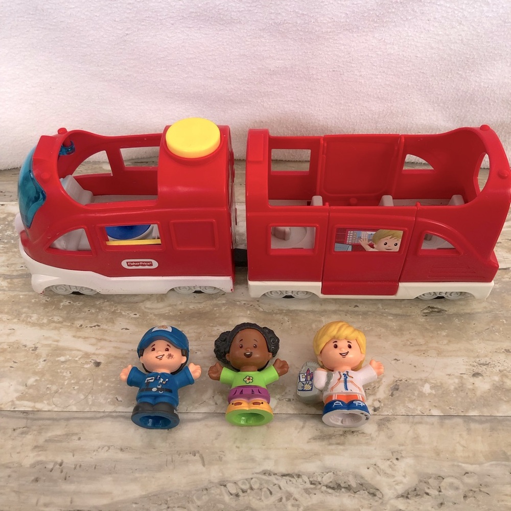Fisher Price Little People Friendly Passenger Train / 3 People Light & Sounds